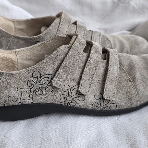 Naot Gray Moccasins with Black Embroidery - Picture 5 of 10